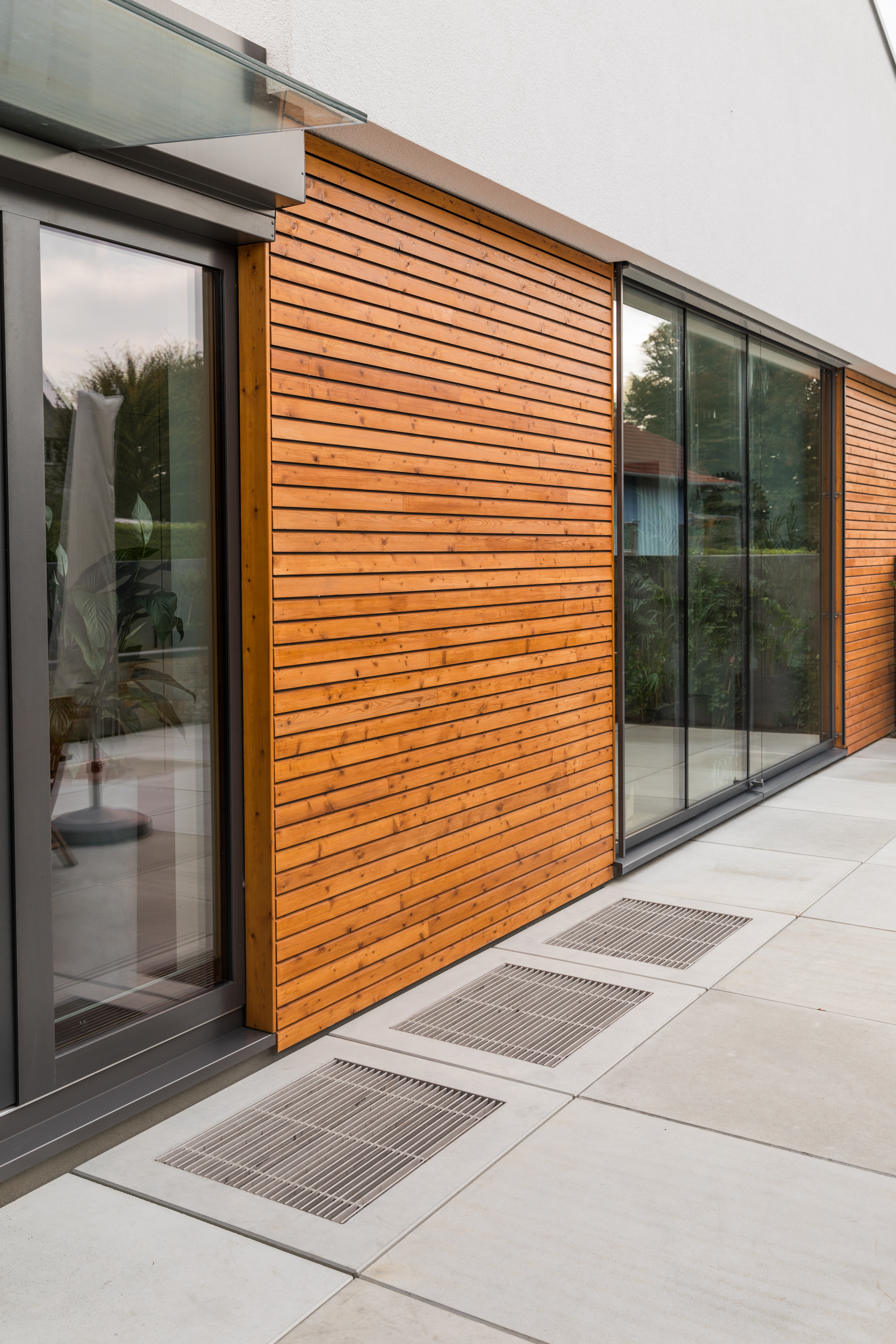 Siatka w betonowej podłodze