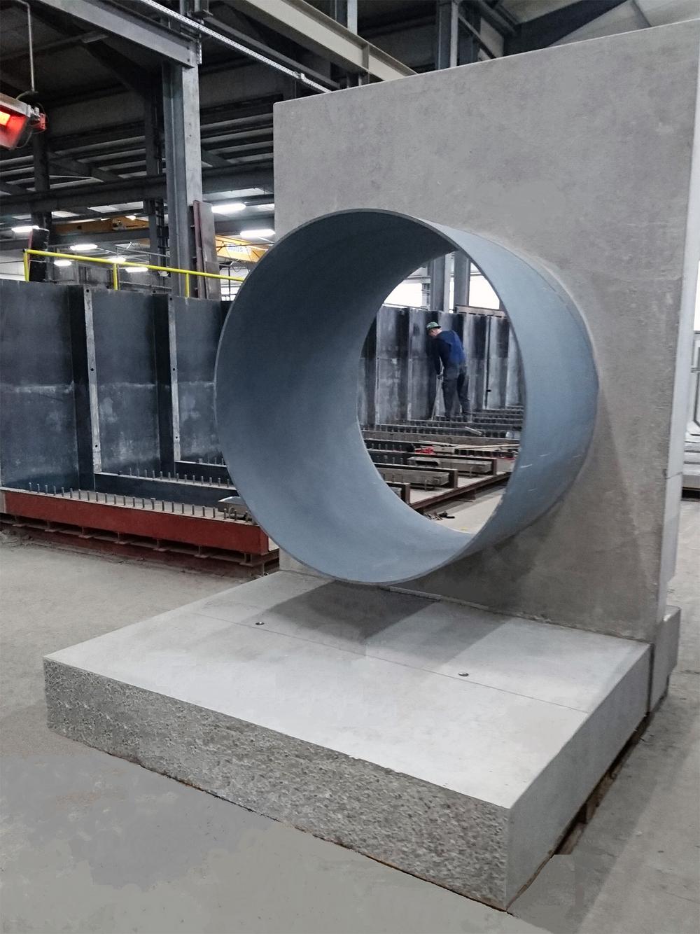 [Translate to Polski:] großer Betonwinkel mit rundem Loch