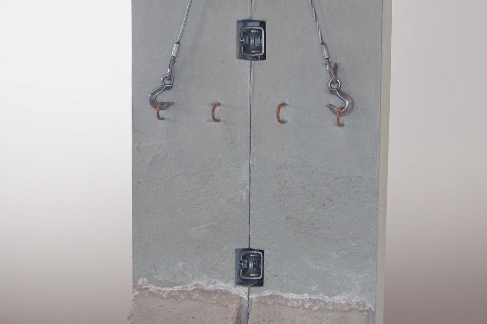 [Translate to Polski:] Spannschlösser in einer Winkelstütze