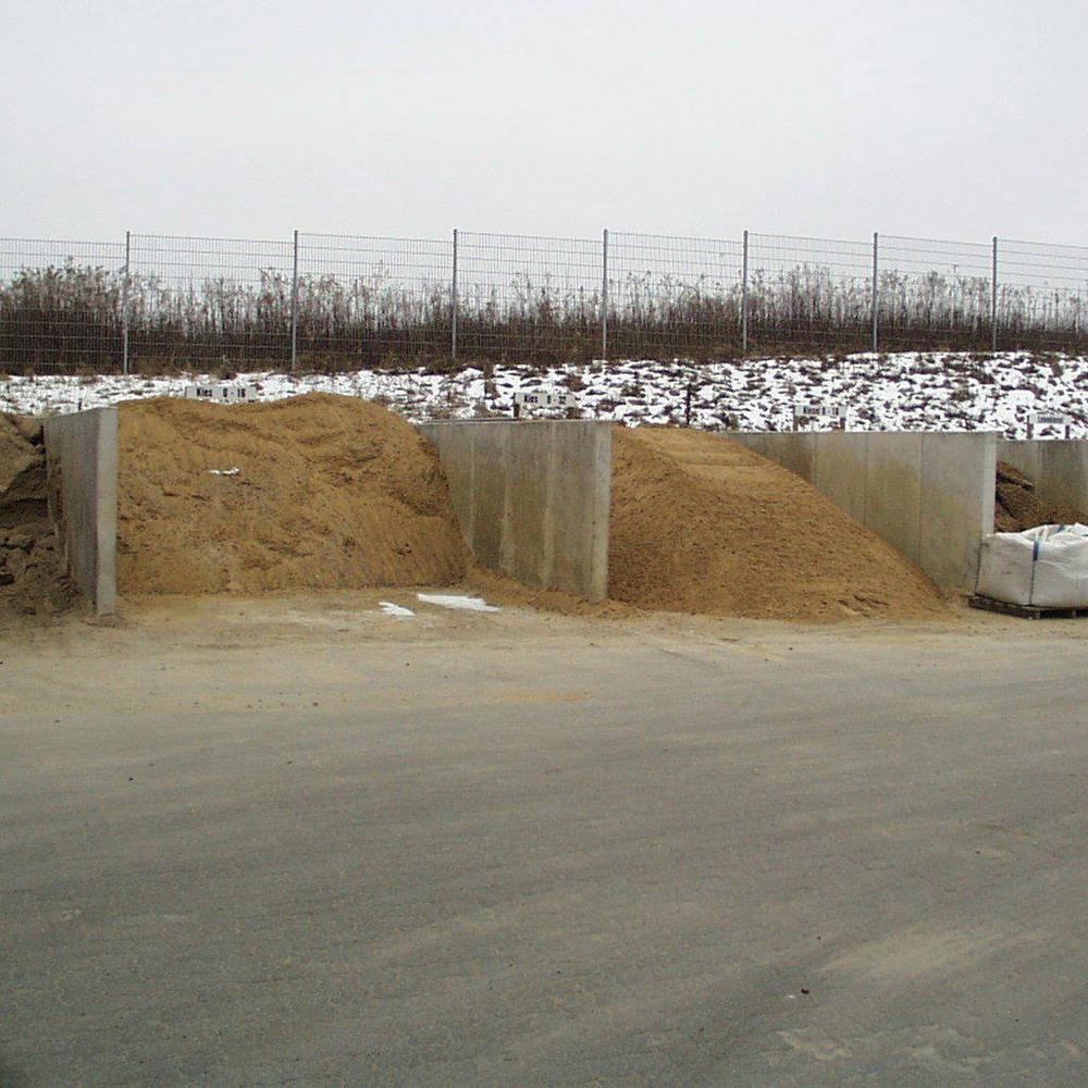 [Translate to Polski:] Trennwände mit Sand