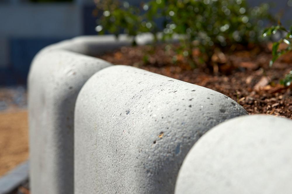 [Translate to Polski:] runde Betonsteine