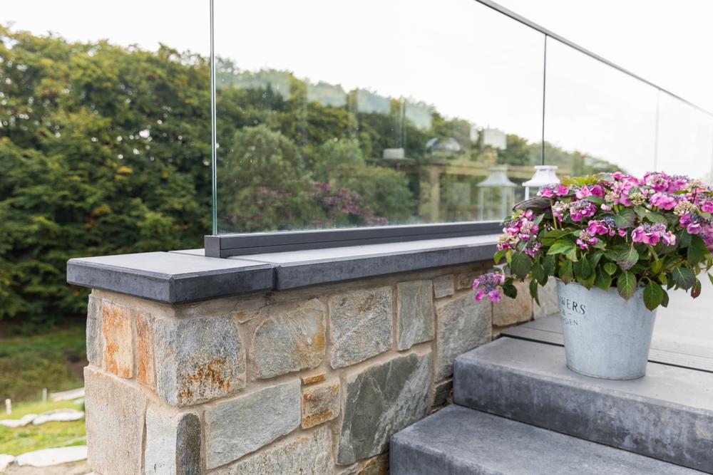 Ściana z betonową płytą osłonową