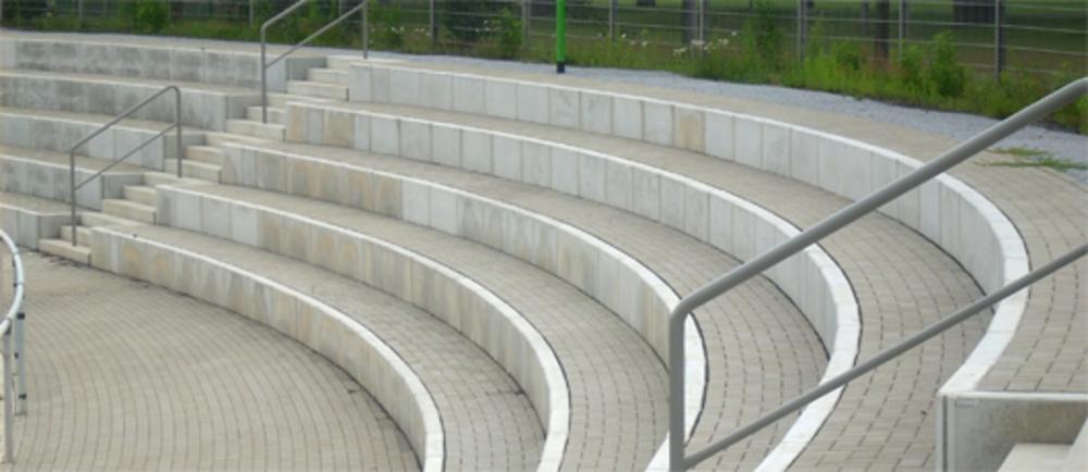 [Translate to Polski:] runde Zuschauertribüne