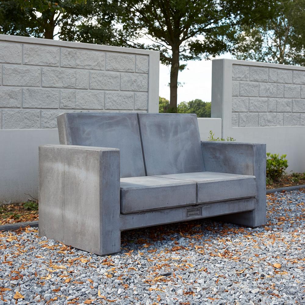 [Translate to Polski:] Sofa aus Beton