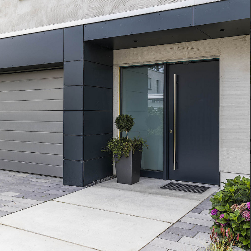 Wejście z płytami betonowymi