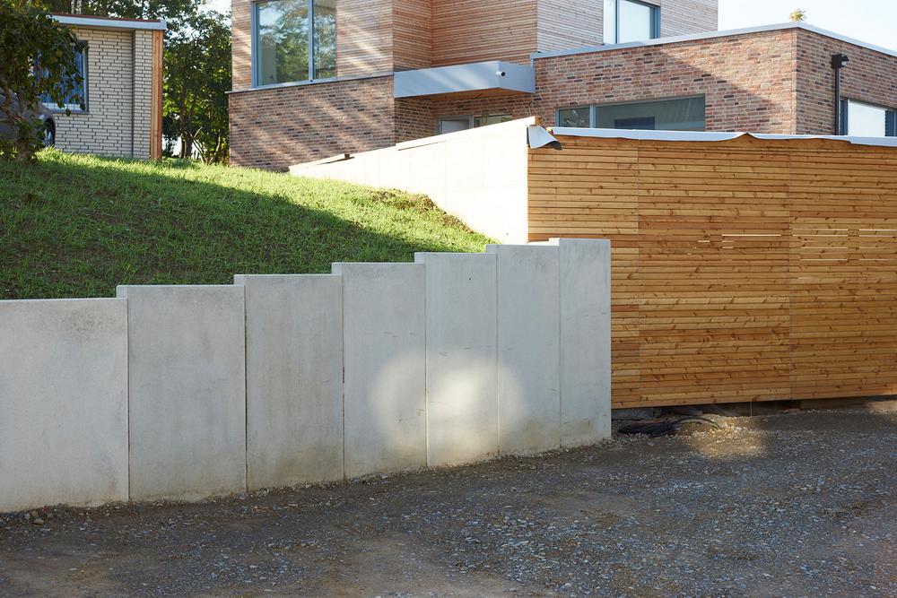 [Translate to Polski:] Hangabstützung aus Winkelstützen