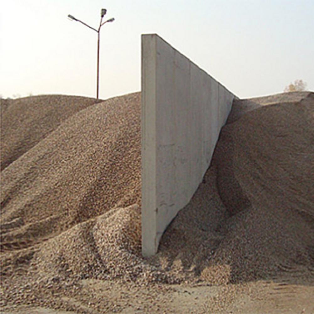 [Translate to Polski:] Trennwand mit Kies