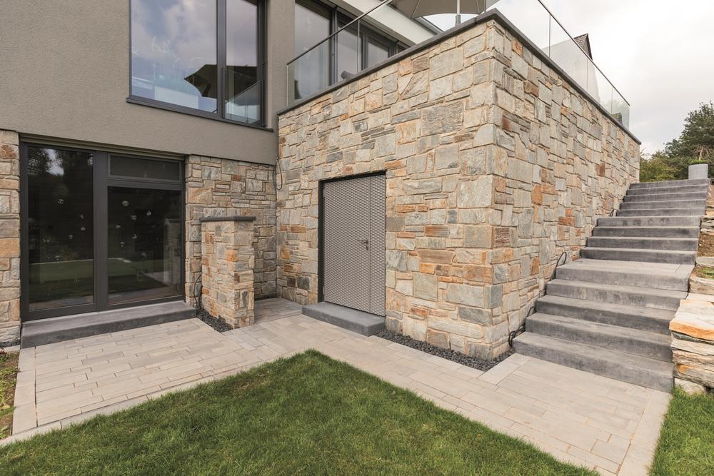 Betonowa platforma i schody